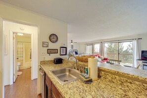 Apartment (0 Bedroom) | Interior - Beech Mtn Studio < 1 Mi to Skiing: Bring Your Pet! (Banner Elk)