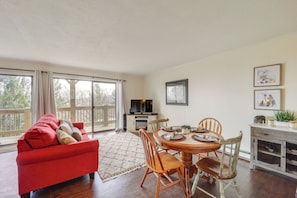 Apartment (0 Bedroom) | Interior - Beech Mtn Studio < 1 Mi to Skiing: Bring Your Pet! (Banner Elk)