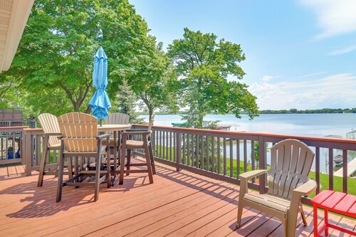 Villa on Lake Darling: Fire Pit, Kayaks + Dock!