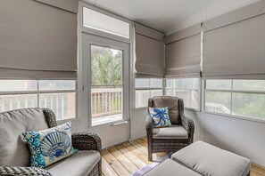 Interior - Emerald Isle Beach House: Walk to the Sand! (Emerald Isle)