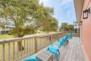 Interior - Emerald Isle Beach House: Walk to the Sand! (Emerald Isle)