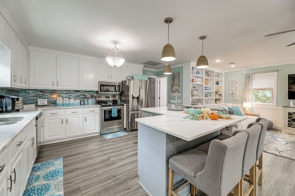 Apartment (2 Bedrooms) | Interior - Emerald Isle Beach House: Walk to the Sand! (Emerald Isle)