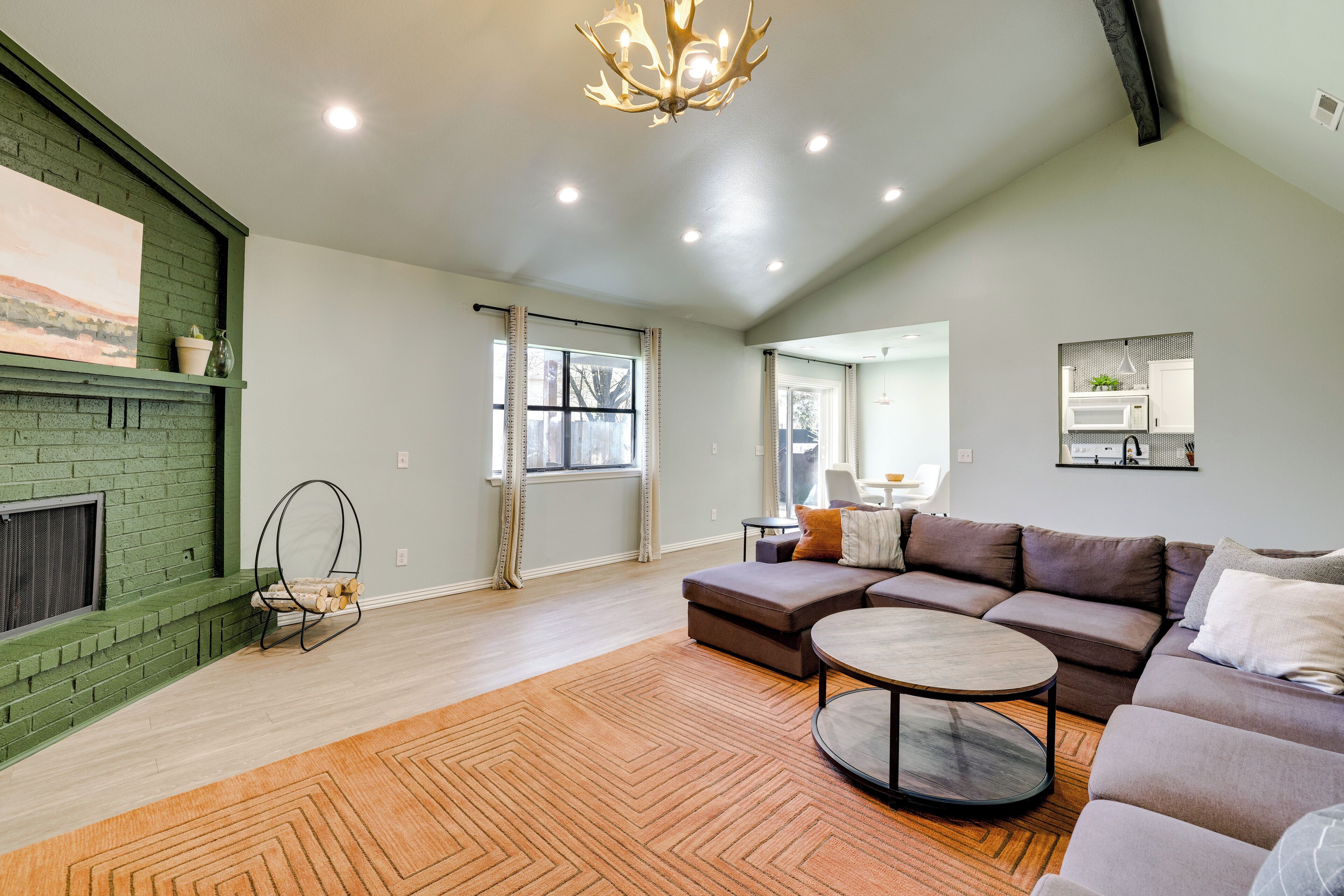 House (3 Bedrooms) | Interior