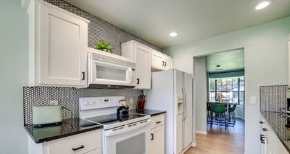 Lovely Bentonville Home w/ Grill: 1 Mi to Downtown