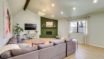 House (3 Bedrooms) | Front of property