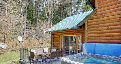 Peaceful Rhododendron Cabin w/ Fire Pit & Hot Tub!
