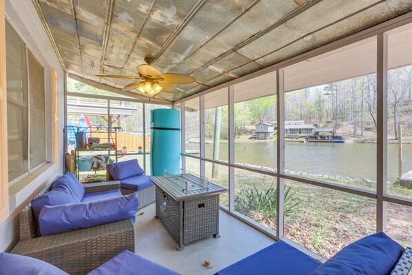 House (2 Bedrooms) | Interior