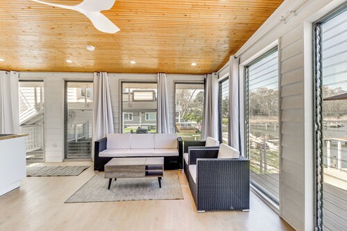 Waterfront Colonial Beach Studio w/ Boat Dock!