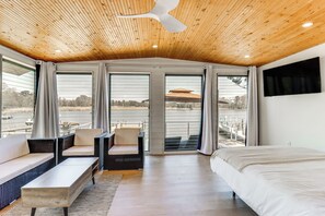 Interior - Waterfront Colonial Beach Studio w/ Boat Dock! (Colonial Beach)