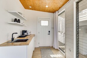 Apartment (0 Bedroom) | Interior - Waterfront Colonial Beach Studio w/ Boat Dock! (Colonial Beach)