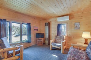 Interior - Lakefront Resort Cabin w/ Porch in Park Rapids! (Park Rapids)