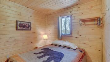 House (2 Bedrooms) | 2 bedrooms, free cribs/infant beds, bed sheets