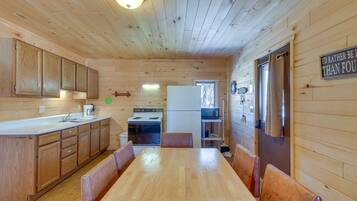 House (2 Bedrooms) | Private kitchen | Microwave, oven, stovetop, highchair