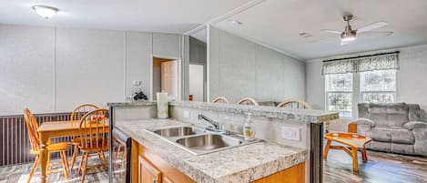 House (3 Bedrooms) | Interior