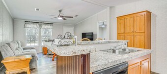 7 Mi to Crystal River: Home w/ Yard & Fire Pit!