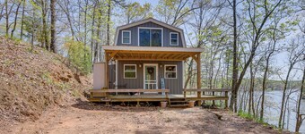 Lakefront Delta Cabin Rental w/ Boat Dock + Deck!