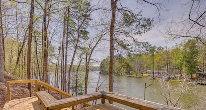 Lakefront Delta Cabin Rental w/ Boat Dock + Deck!