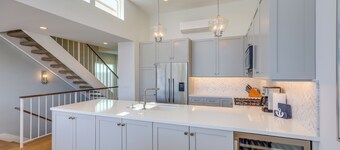 Sleek Oxnard Townhouse w/ Balconies: Walk to Beach