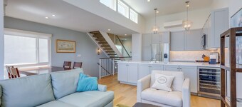 Sleek Oxnard Townhouse w/ Balconies: Walk to Beach