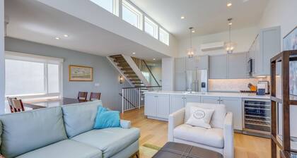 Sleek Oxnard Townhouse w/ Balconies: Walk to Beach