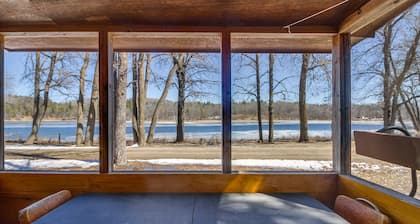 Serene Park Rapids Cabin: Fire Pit, Lake Access!