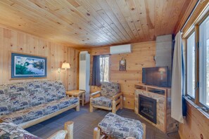 Interior - Serene Park Rapids Cabin: Fire Pit, Lake Access! (Park Rapids)
