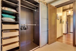 Apartment (2 Bedrooms) | Bahagian dalam
