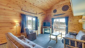 House (3 Bedrooms) | Living area | TV, fireplace