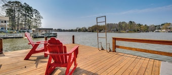 Lakefront New London Home: Dock, Fire Pit + Views!