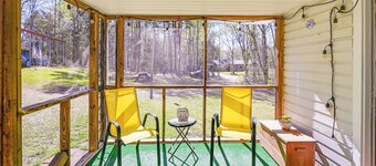 Serene Home Between Lake Jocassee & Lake Keowee!