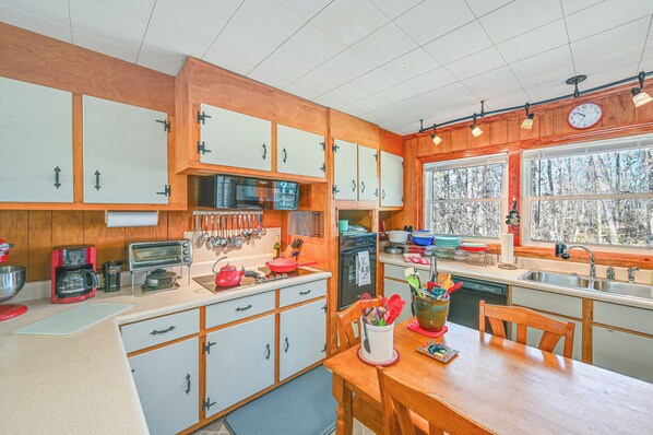 House (2 Bedrooms) | Interior