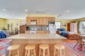 Apartment (0 Bedroom) | Interior - Waterfront Forest Lake Studio w/ Shared Dock! (Forest Lake)