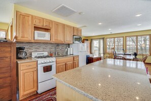 Apartment (0 Bedroom) | Interior - Waterfront Forest Lake Studio w/ Shared Dock! (Forest Lake)