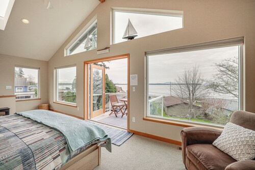 Beautiful Birch Bay Retreat w/ Deck & Fire Pit!