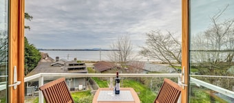 Beautiful Birch Bay Retreat w/ Deck & Fire Pit!