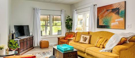 House (2 Bedrooms) | Living area | TV