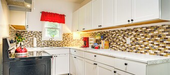 Lakeview Vacation Rental - Walk to Crystal Lake!