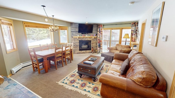 TV, fireplace - On River Trail, End Unit! 2 Hot Tubs. Walk to Festivals, Dining, Activities (Keystone)