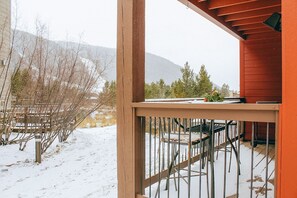 Outdoor dining - On River Trail, End Unit! 2 Hot Tubs. Walk to Festivals, Dining, Activities (Keystone)