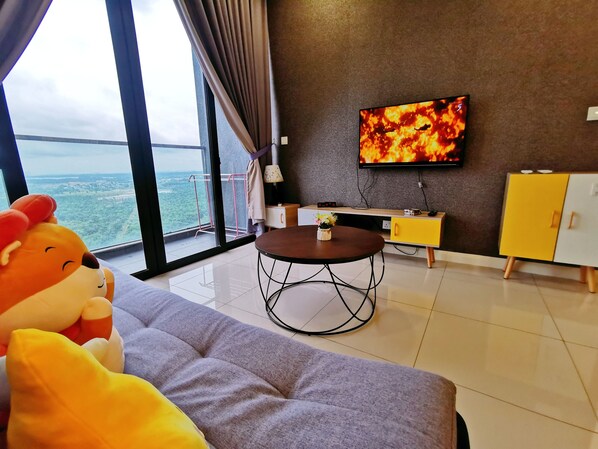 Smart TV, fireplace, video games