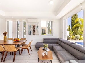 Dining - 3 bedroom villa With Pool (Protaras)