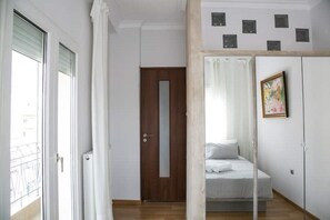 1 chambre, bureau, fer et planche à repasser, Wi-Fi
