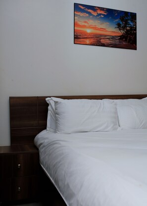 1 bedroom, iron/ironing board, WiFi, bed sheets - Luxe Living Mbuya (Kampala)