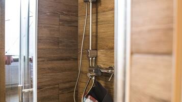 House (Duplex one bedroom Holiday Home with ) | Bathroom | Shower, towels