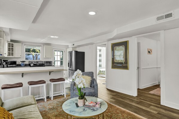 TV - Jasmine House Lower - 3 bedroom/1 bath duplex in Wrightsville Beach (Wrightsville Beach)