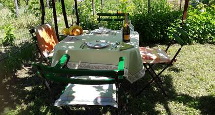 THE HOUSE OF THE ROSES Umbrian countryside, delightful vacation home, rose garden orchard