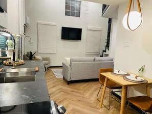 Interior - Traveler's miniBarndo Retreat, L. Greenville (Dallas)