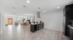 Interior - Traveler’s Haven! Great Area! (Dallas)