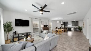 Unclassified image, 5 of 33, button - Traveler’s Haven! Great Area! (Dallas)
