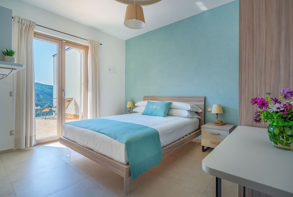 Hypo-allergenic bedding, in-room safe, individually decorated - Villa La Pagaia (Vico Equense)